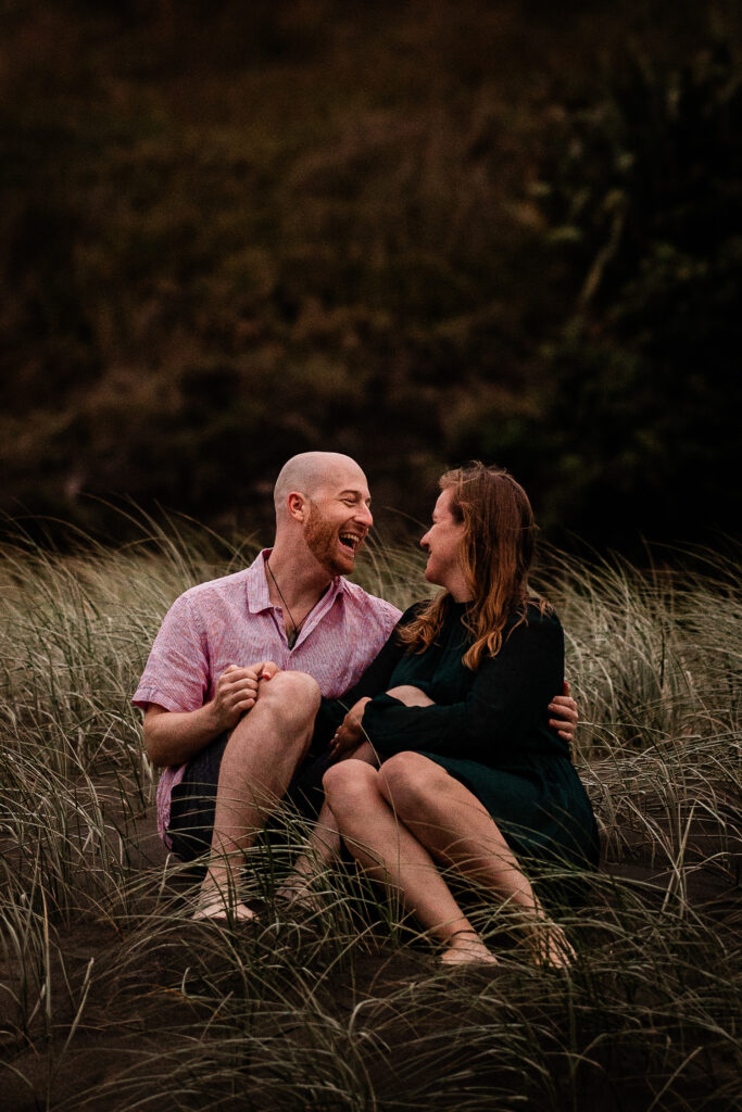 A romantic moment between a couple at Piha beach in New Zealand