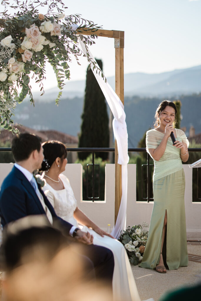 Candid wedding photography during a french wedding ceremony at Chateau Cremat