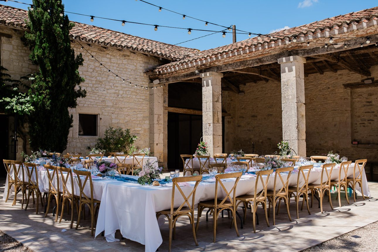 A mediterranean inspired outdoor reception at a french chateau in Toulouse.