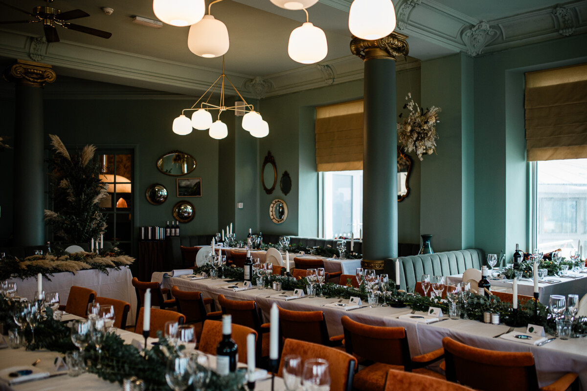 Polurrian on the lizard wedding photography of an autumnal themed wedding reception