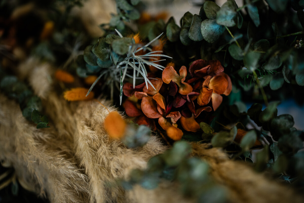 Autumn wedding inspiration of dried flowers