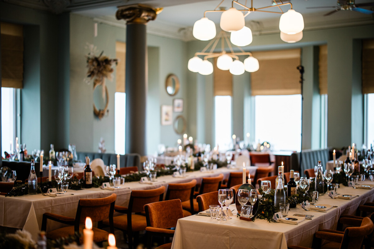 Polurrian on the lizard wedding photography of an autumnal themed wedding reception